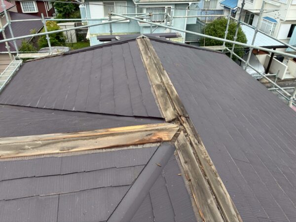 木更津市にて屋根修理〈突風で飛散した棟板金を交換〉の施工前写真